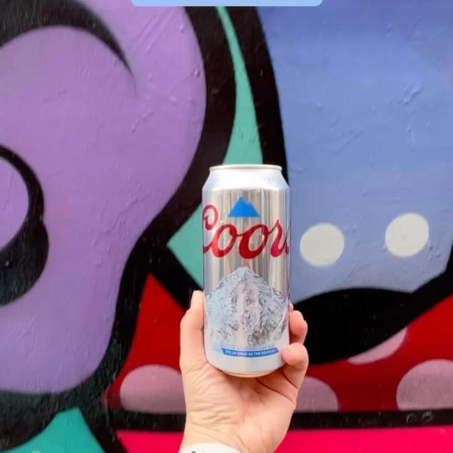 Scenes so fresh should be enjoyed with mountain cold refreshment 🏔️🍺

#Coors #MountainCold #Beer #Shoreditch #StreetArt

Please Drink Responsibly.