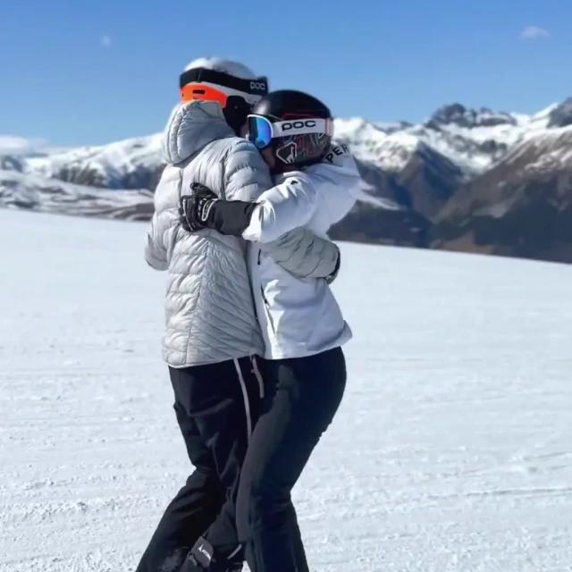 Strictly come skiing with @mahuuuuuski 💃❄️

Keep it Fresh!

#Coors #KeepitFresh #skiing #dance

Performed by Professionals, please ride responsibly.

Please Drink Responsibly.