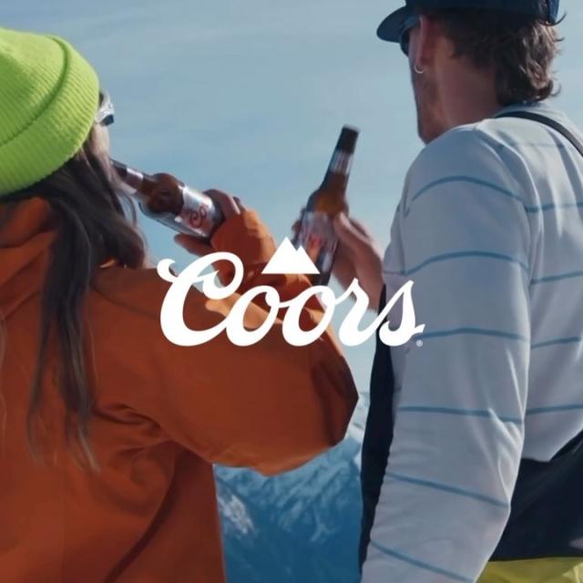 The sky is just bluer up here.. 

And so are the mountains on our Coors 🏔️🔵

#coors #snow #keepitfresh

Please drink responsibly.