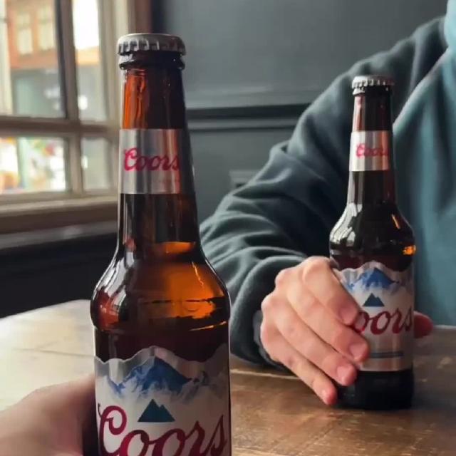 Bottle or pint? Either way it's still a cold as the Rockies 🍺🏔️

#Coors #KeepItFresh

Please Drink Responsibly. Brewed in the UK.