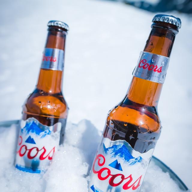 Nothing to see here, just an mountain cold Coors, captured in our natural habitat 🏔️❄️ ⁣⁣

#Coors #Mountain #Snow #Rockies 

Please Drink Responsibly. Brewed in the UK